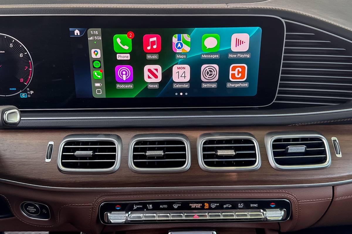 mercedes benz gls 580 2025 13 interior center stack display jpg