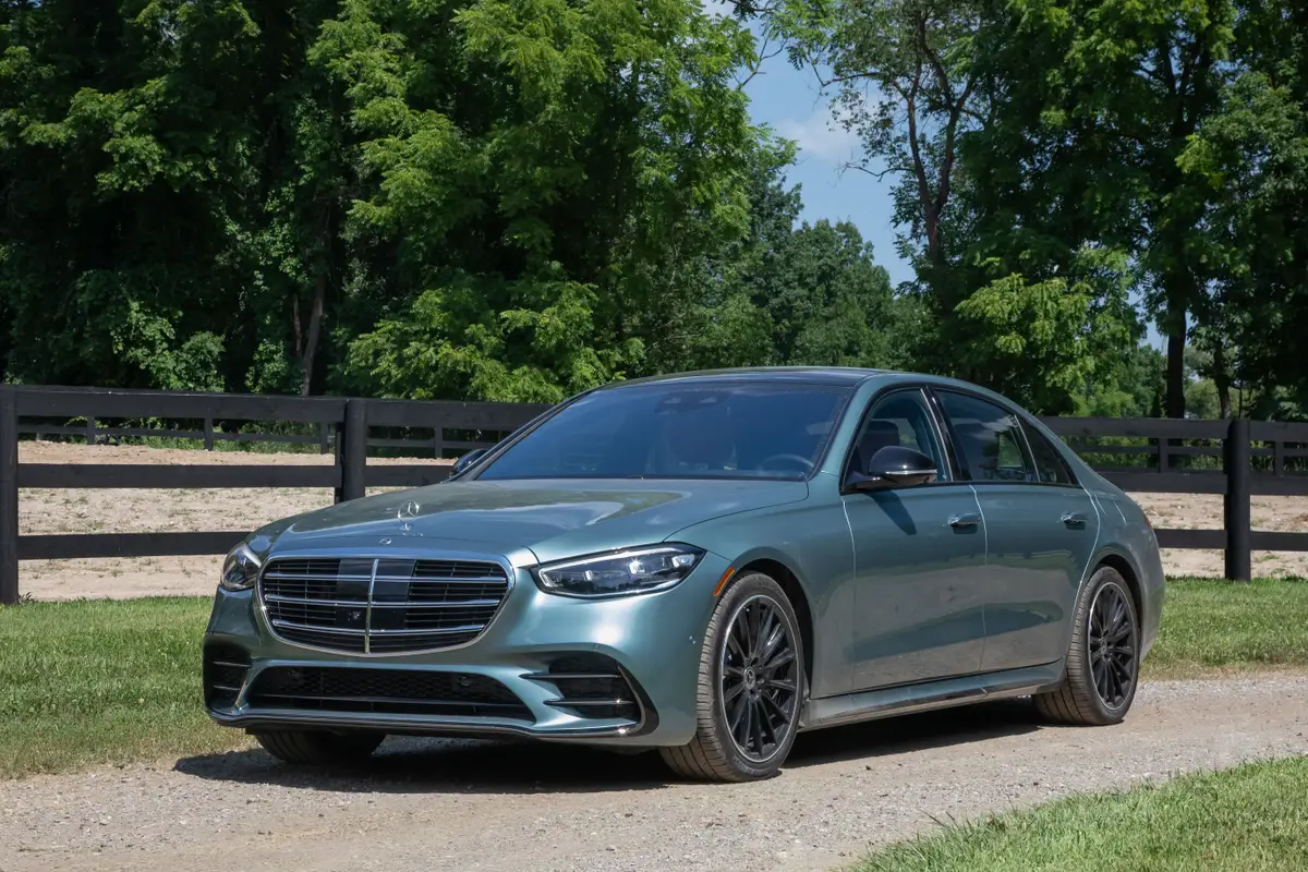mercedes benz s 580 phev 2025 01 exterior front angle jpg