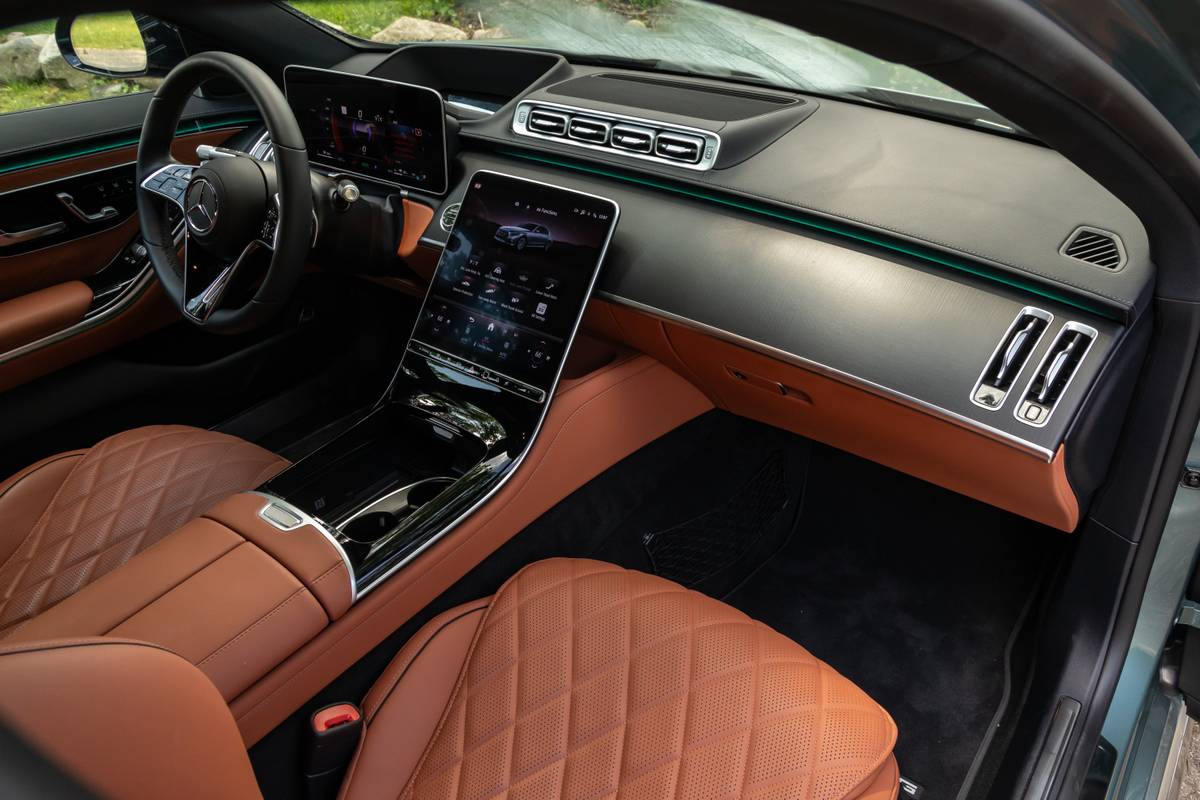 mercedes benz s 580 phev 2025 19 interior front row jpg