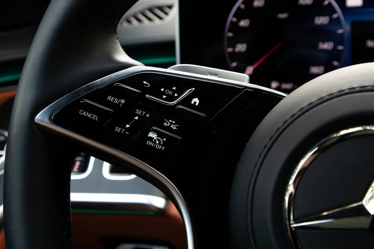 mercedes benz s 580 phev 2025 23 interior steering wheel controls jpg