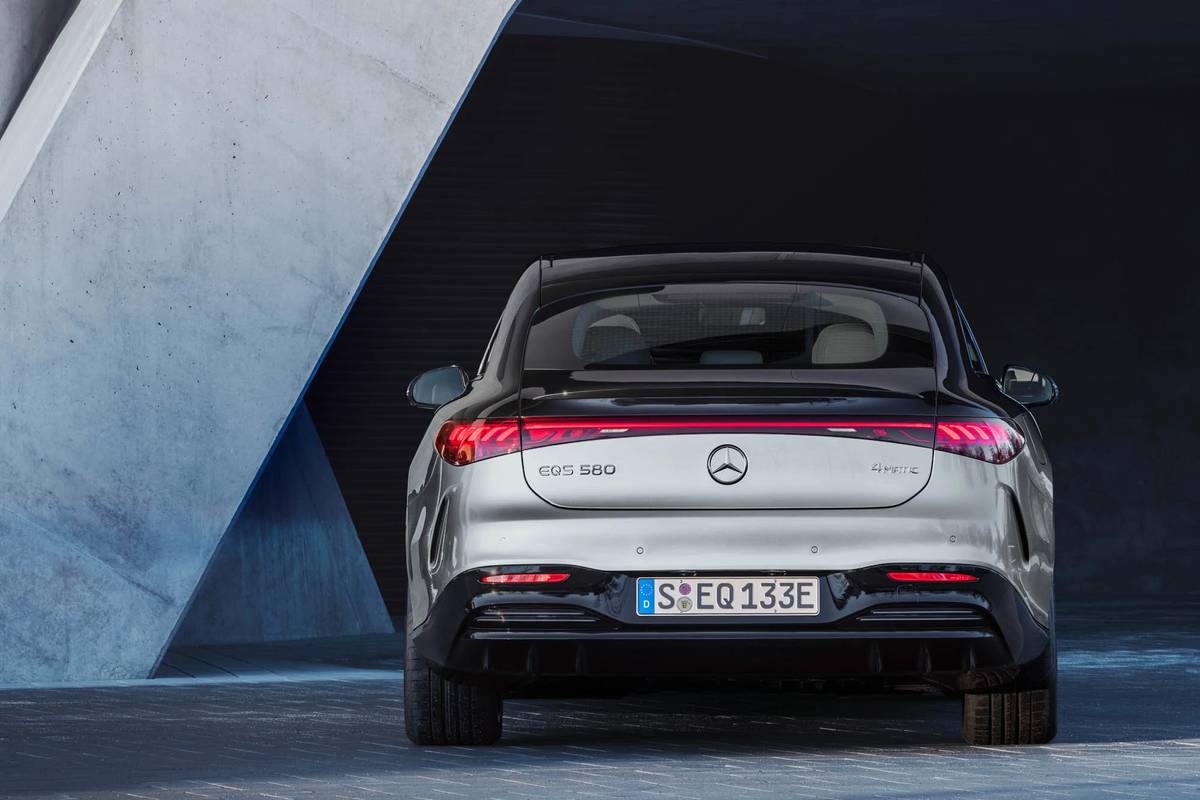 2022 Mercedes-EQ EQS | Manufacturer image