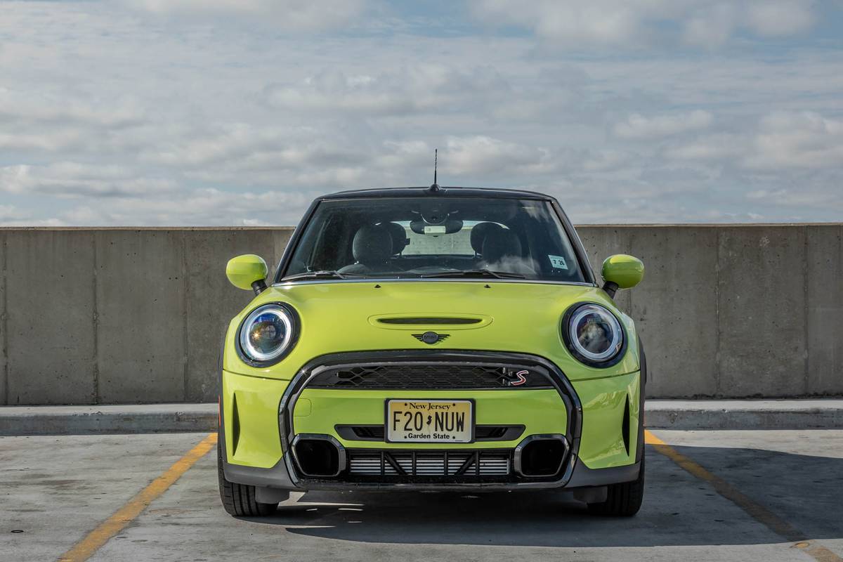 Pink convertible - Mini Cooper 2022