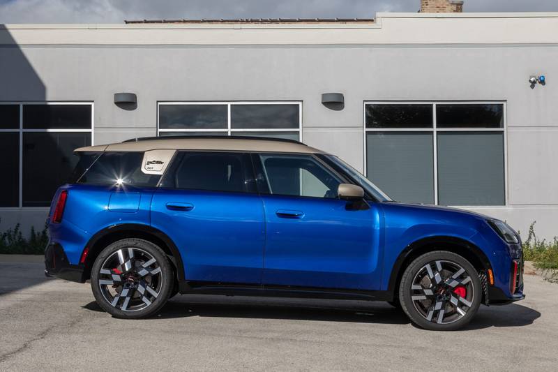 mini-countryman-jcw-all4-2025-08-exterior-profile