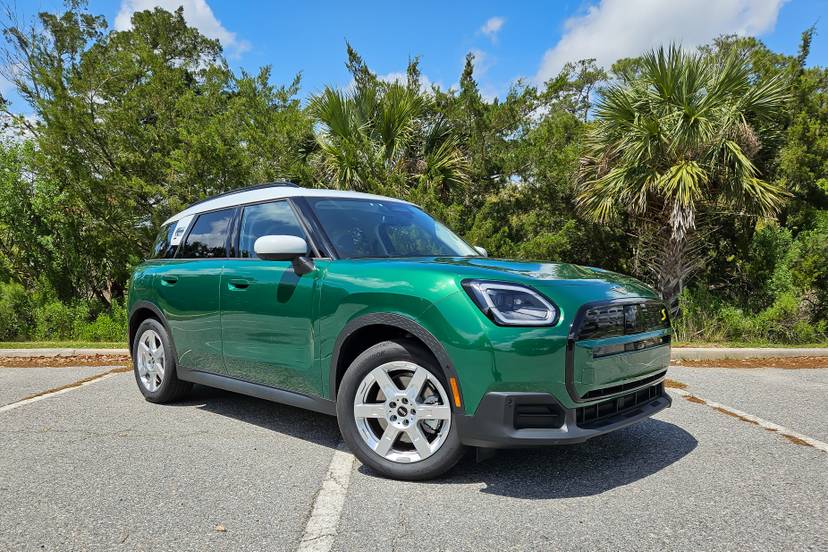 mini-countryman-se-all4-2025-01-exterior-front-angle