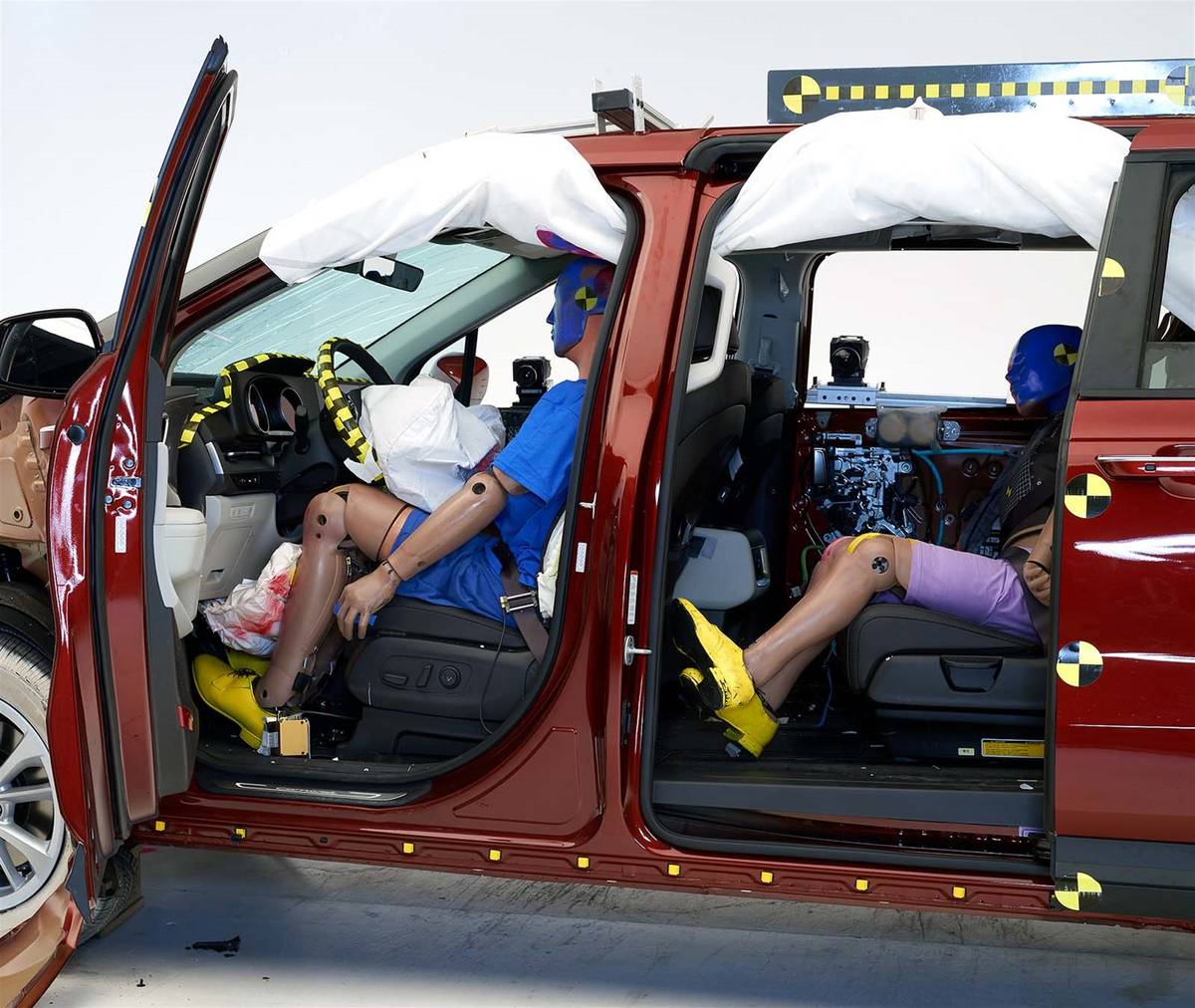 minivans crash test 2025 iihs 01 jpg