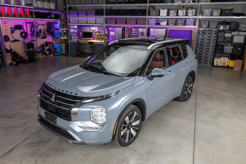 mitsubishi-outlander-2026-01-exterior-overhead-front-angle