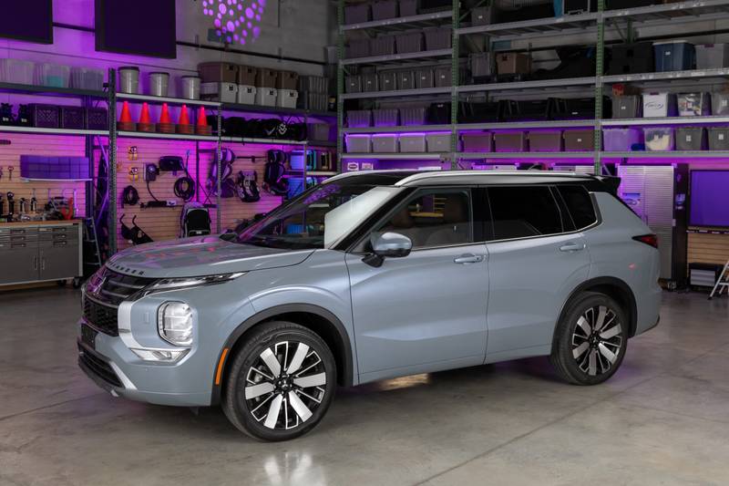 mitsubishi-outlander-2026-02-exterior-front-angle