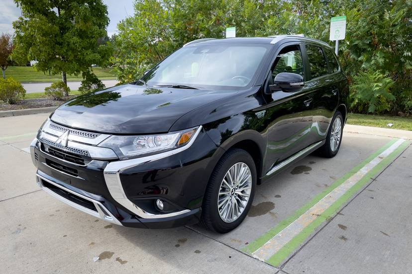 mitsubishi-outlander-phev-2021-15-black-exterior-front-angle-suv