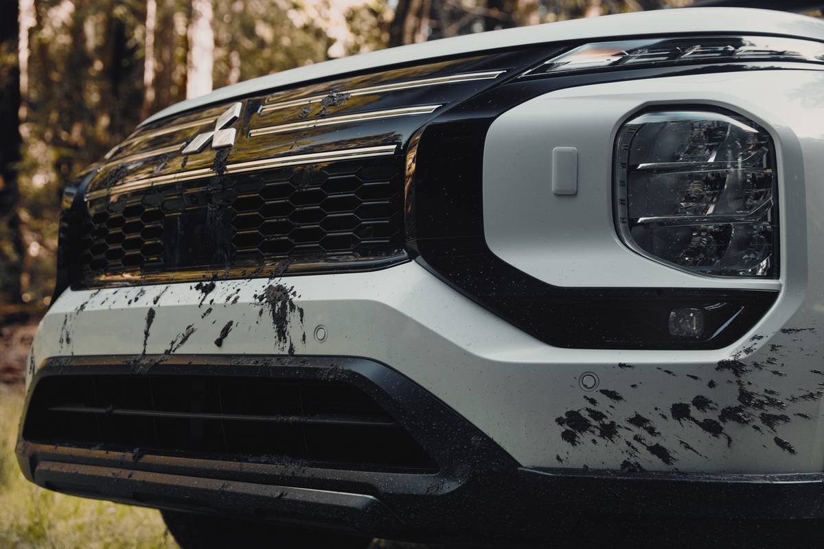 mitsubishi outlander trail edition 2025 exterior oem 03 jpg