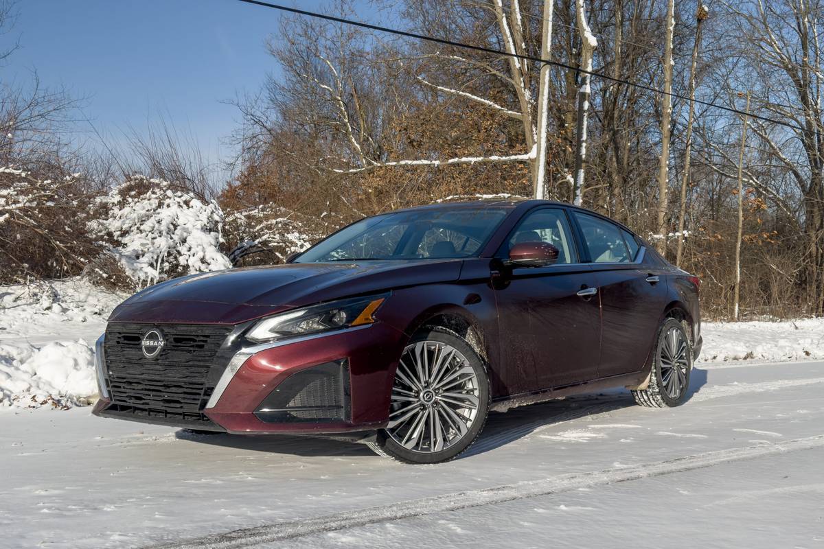 nissan-altima-sl-awd-2024-01-exterior-front-angle
