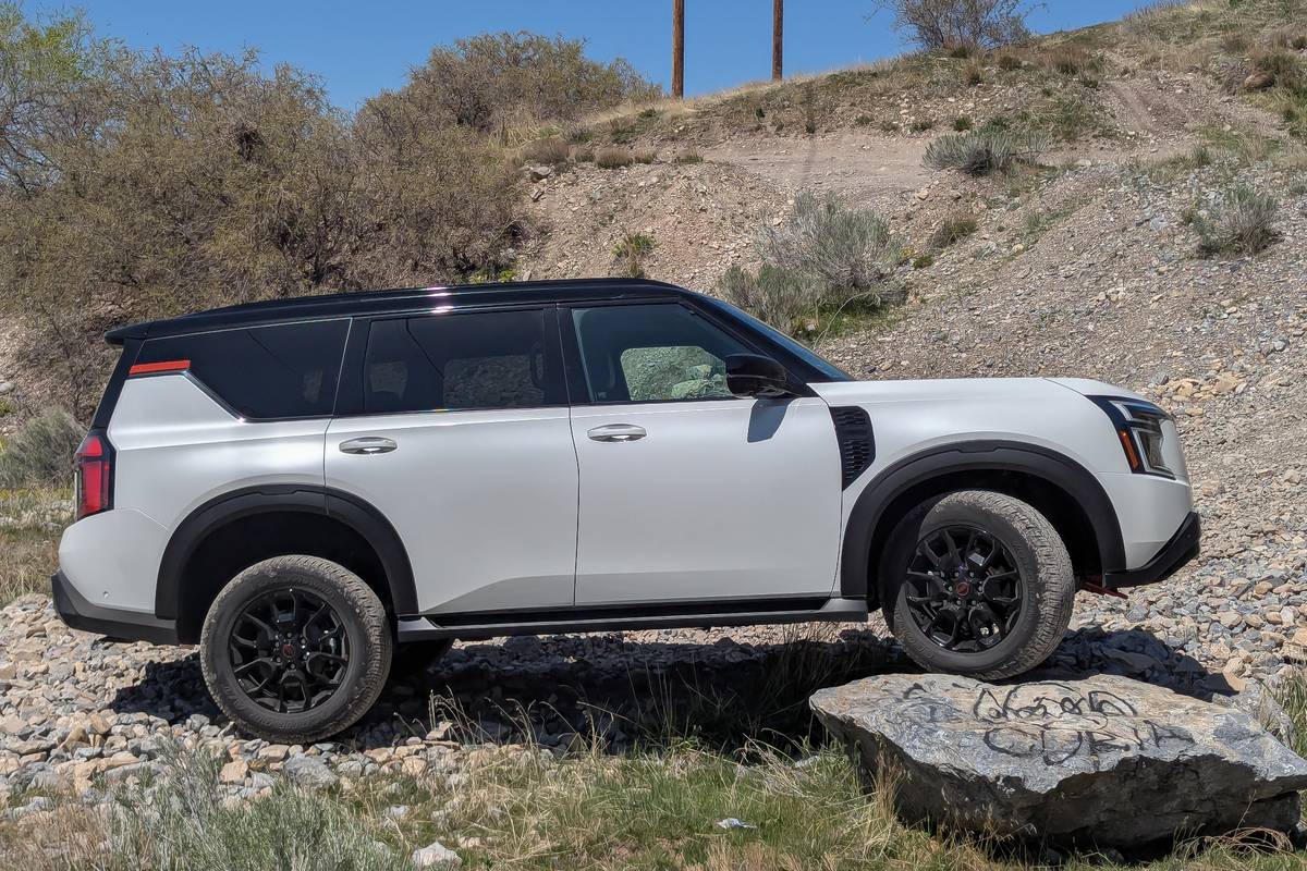 nissan armada pro 4x 2025 09 exterior offroad profile jpg