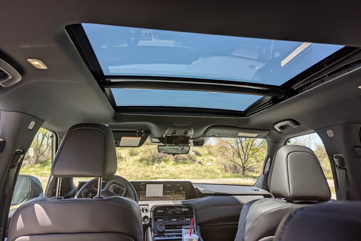 nissan armada pro 4x 2025 34 interior sunroof jpg