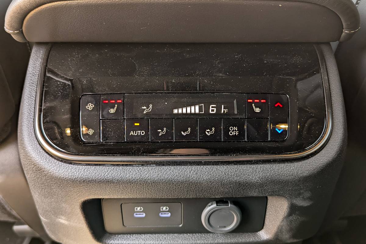 nissan armada pro 4x 2025 40 interior second row climate control jpg