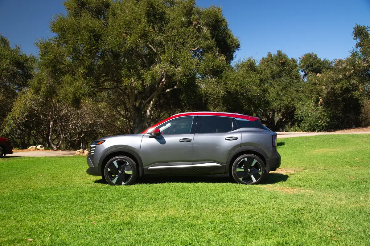 nissan kicks 2025 21 exterior profile jpg