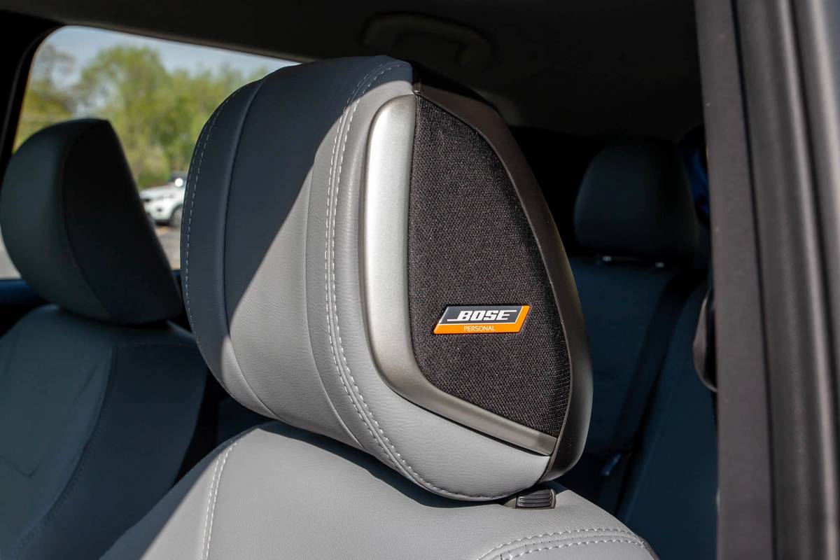 nissan kicks sr 2021 12 front row head restraint interior jpg