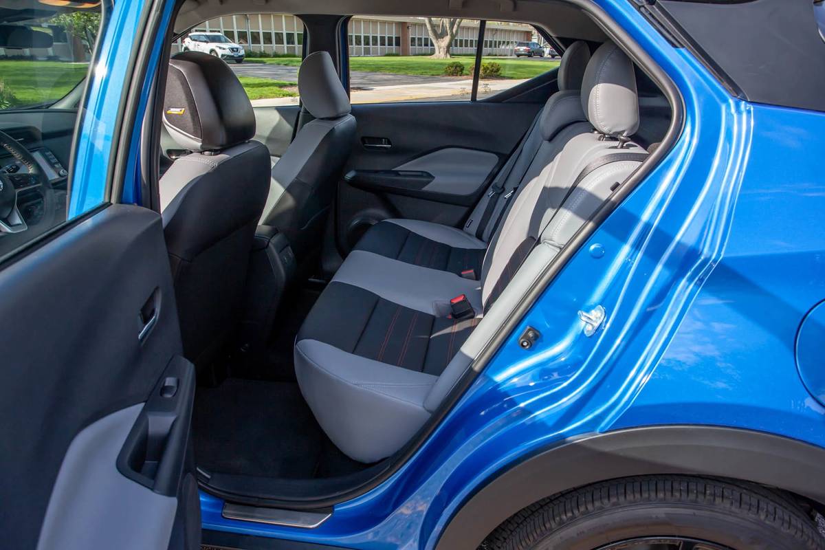 nissan kicks sr 2021 20 backseat interior jpg