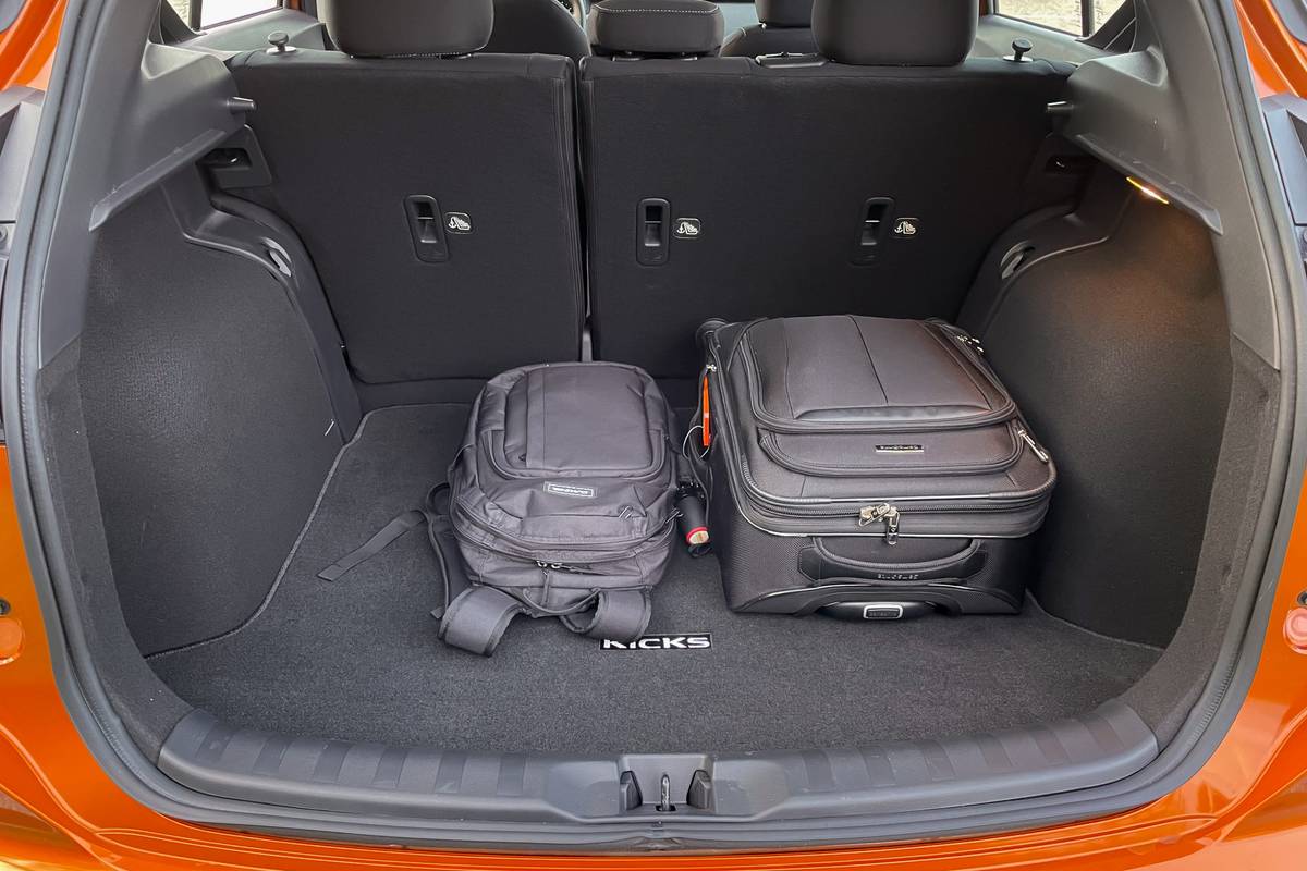 nissan kicks 2022 cargo space