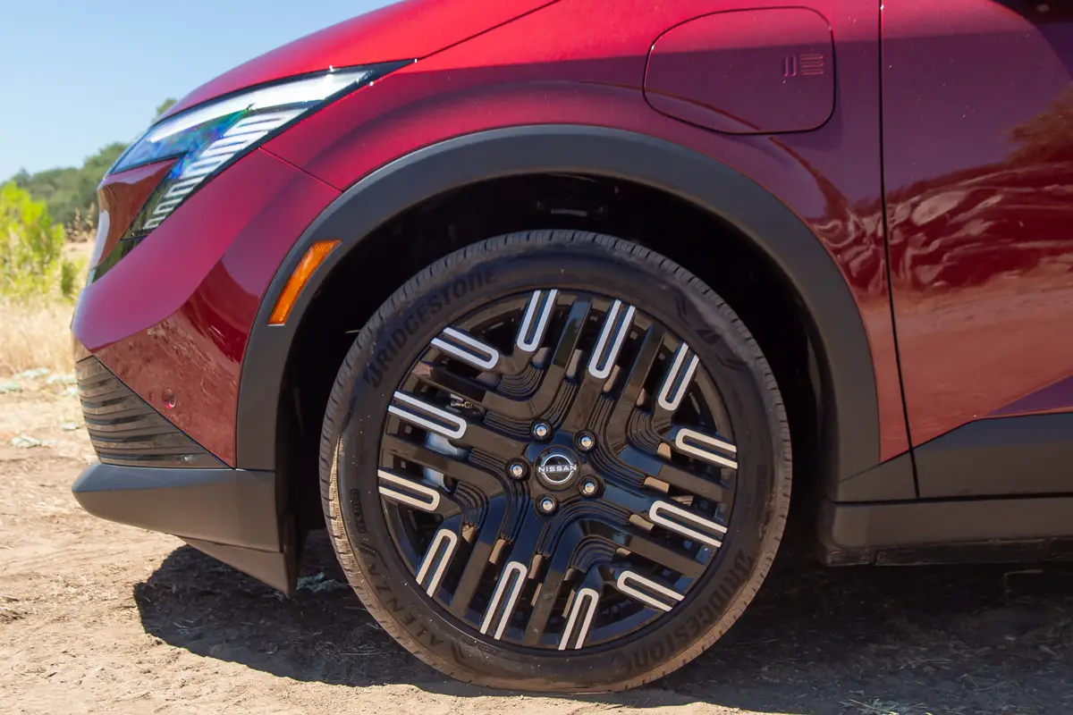 nissan leaf 2026 06 exterior wheel red scaled jpg