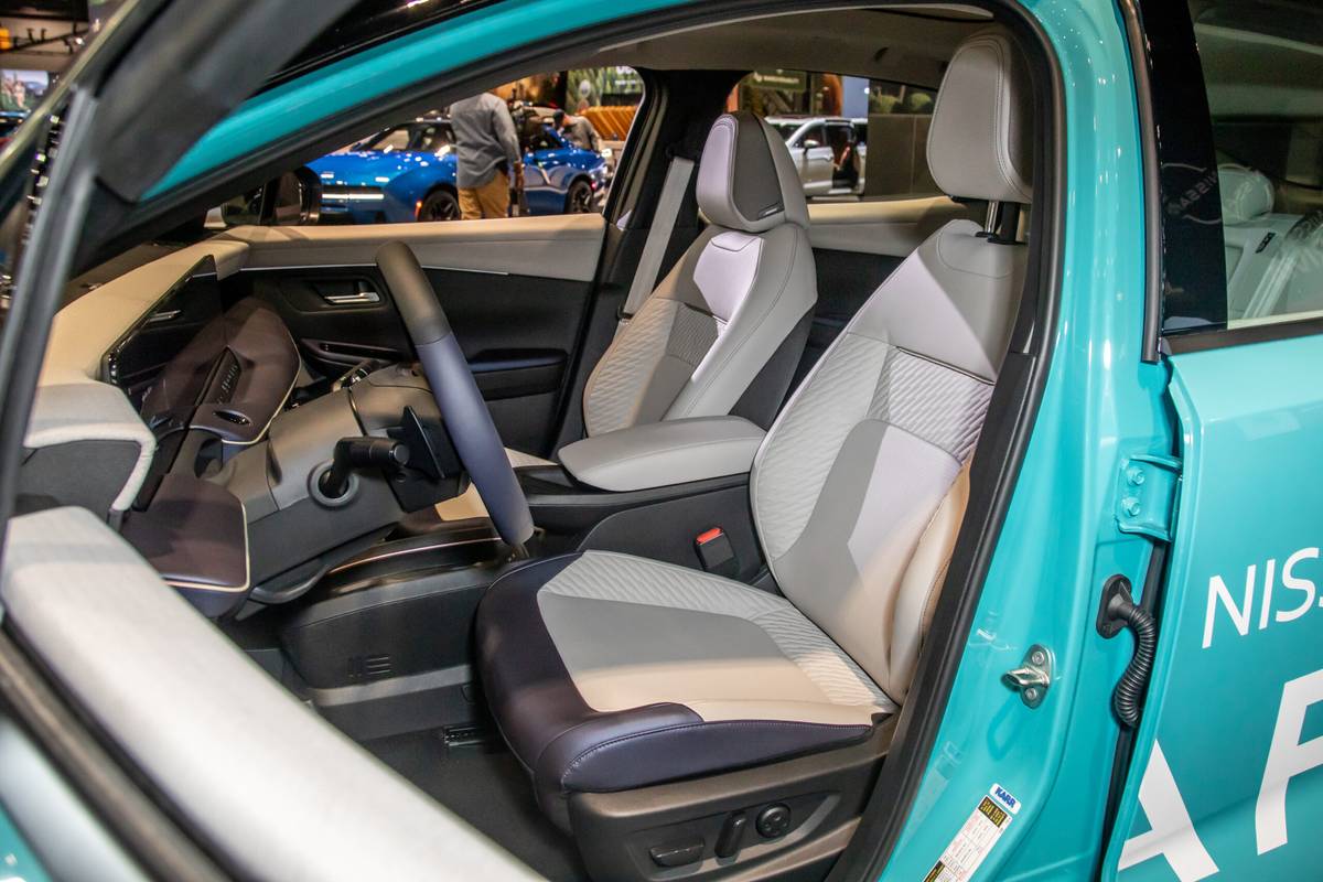 nissan leaf 2026 07 interior front row seat cas scaled jpg