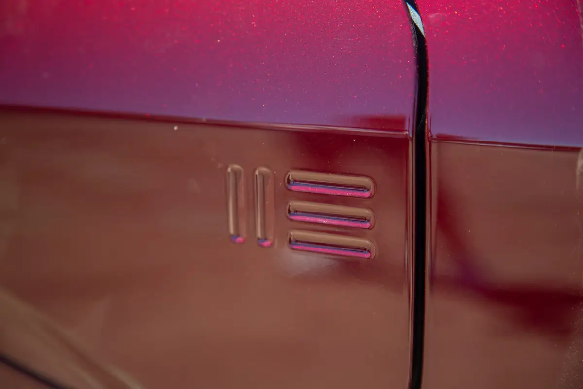 nissan leaf 2026 08 exterior profile badge red scaled jpg