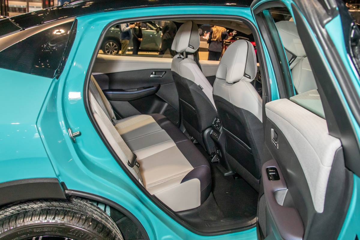 nissan leaf 2026 08 interior backseat cas scaled jpg