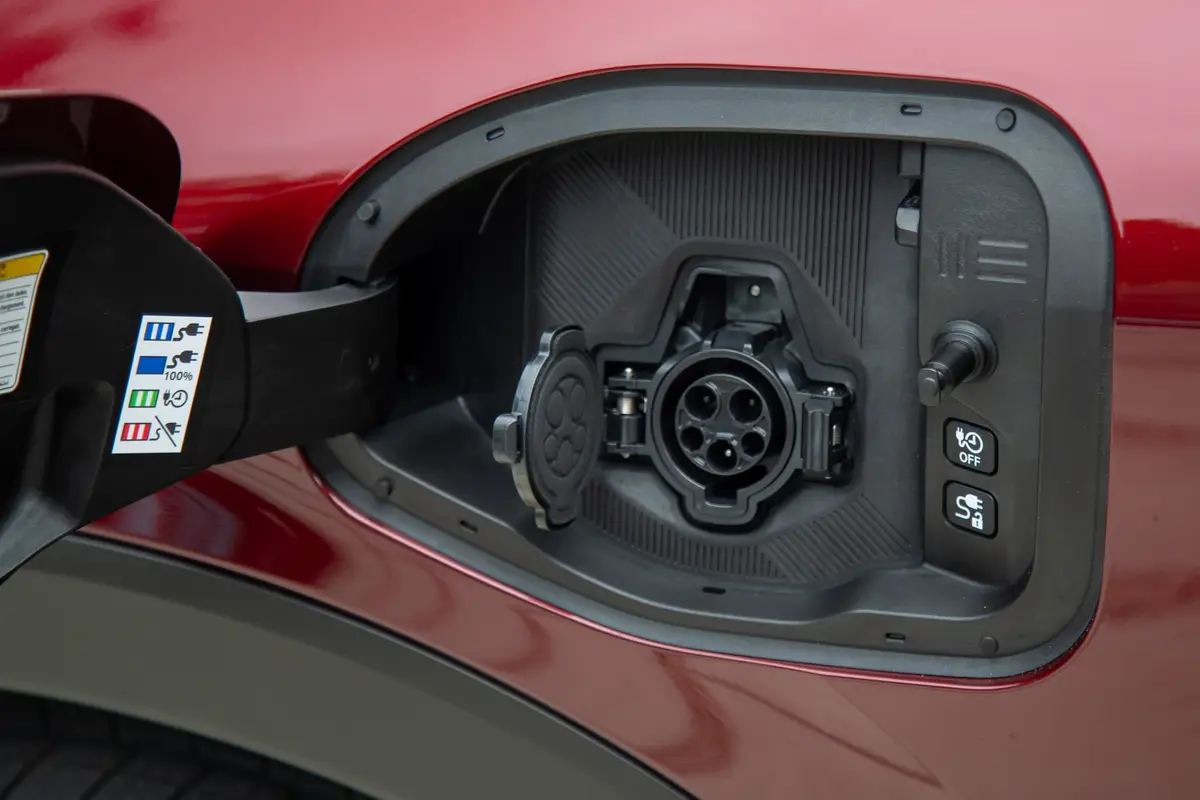 nissan leaf 2026 09 exterior charge port jpg