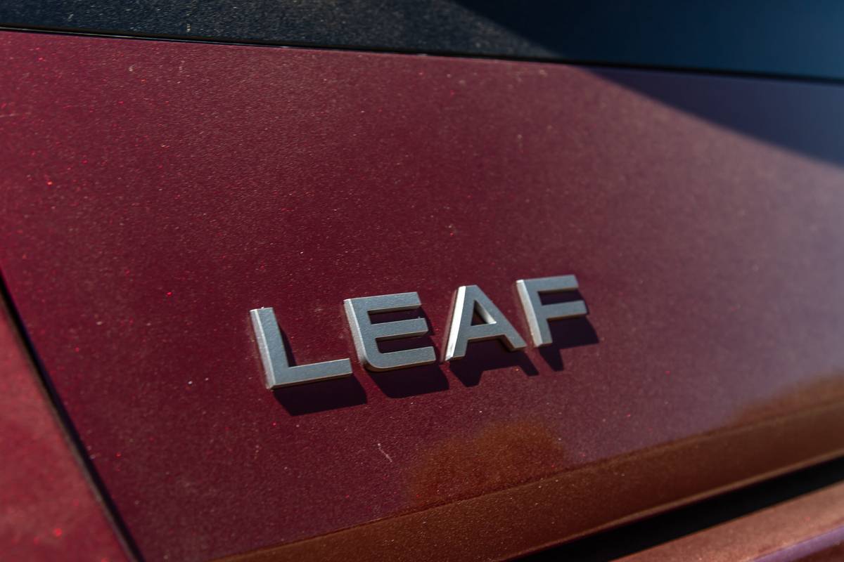 nissan leaf 2026 13 exterior rear red scaled jpg