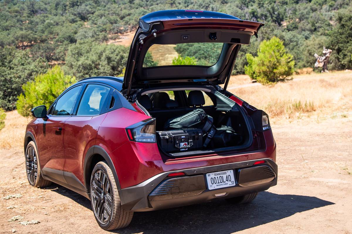 nissan leaf 2026 14 exterior cargo scaled jpg