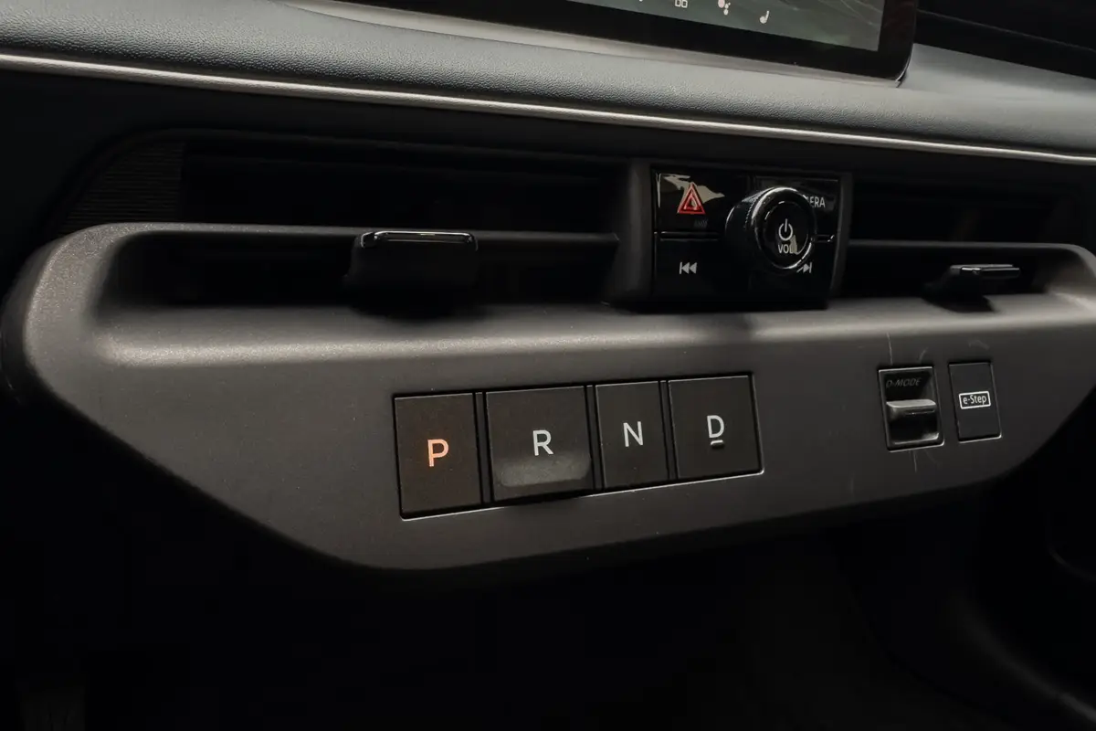 nissan leaf 2026 21 interior gearshift scaled jpg