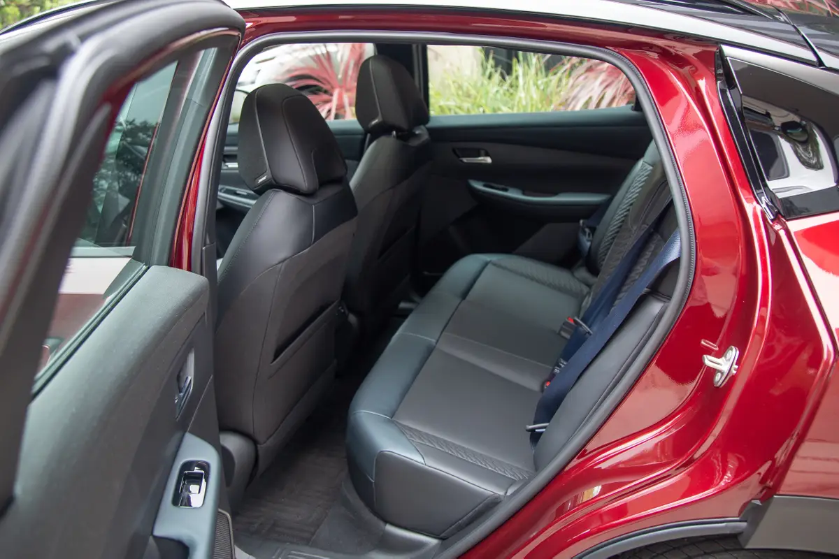 nissan leaf 2026 28 interior backseat jpg