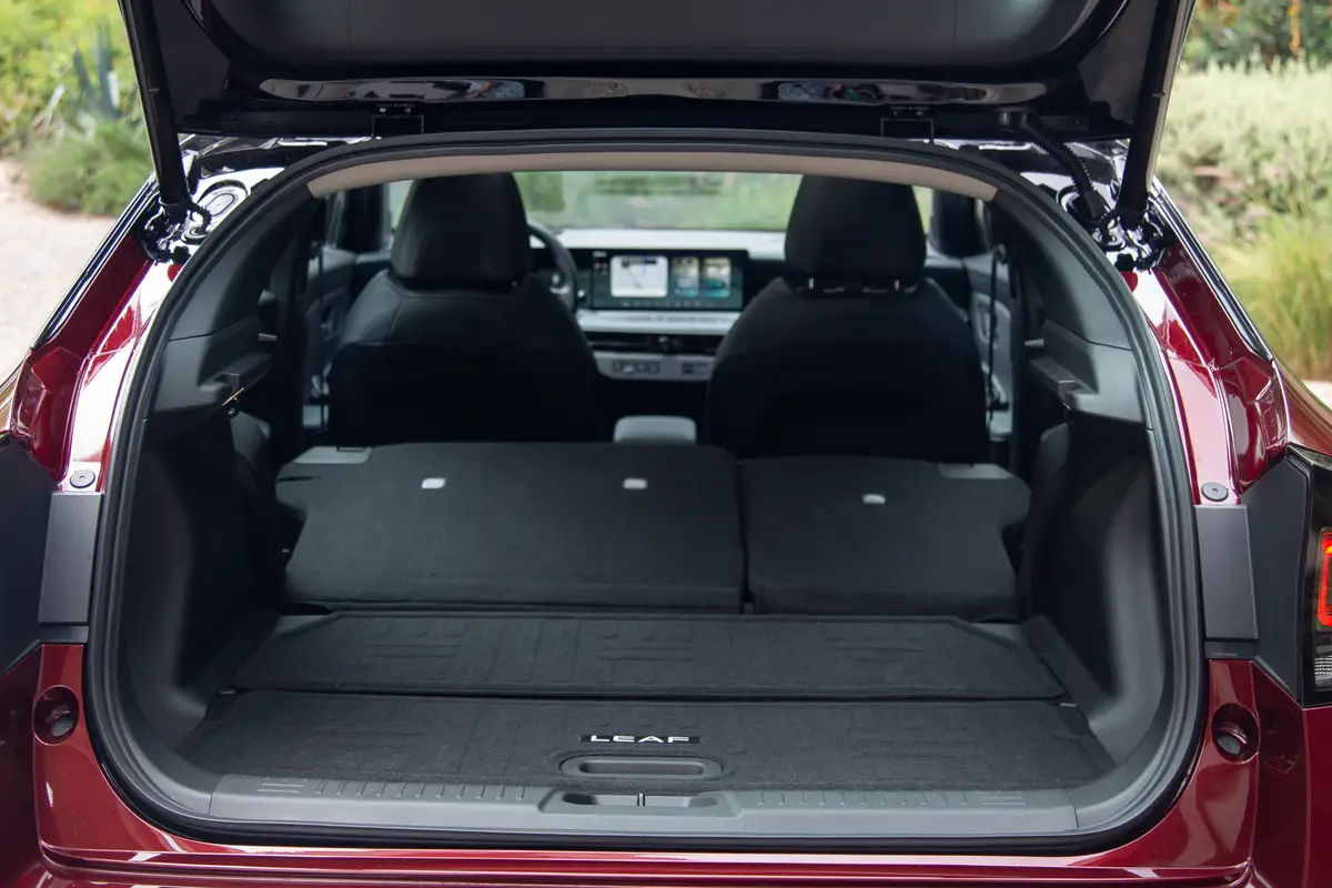 nissan leaf 2026 30 interior cargo jpg