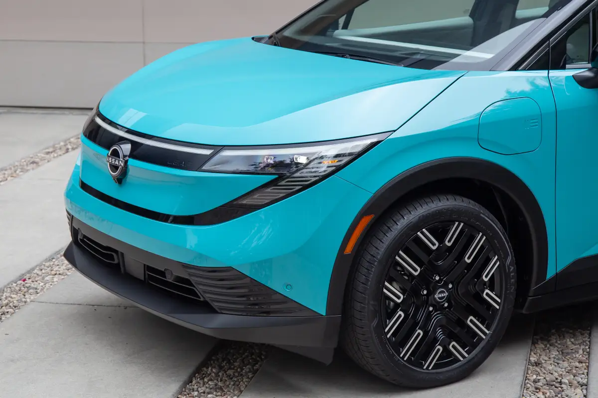 nissan leaf 2026 35 exterior front angle jpg