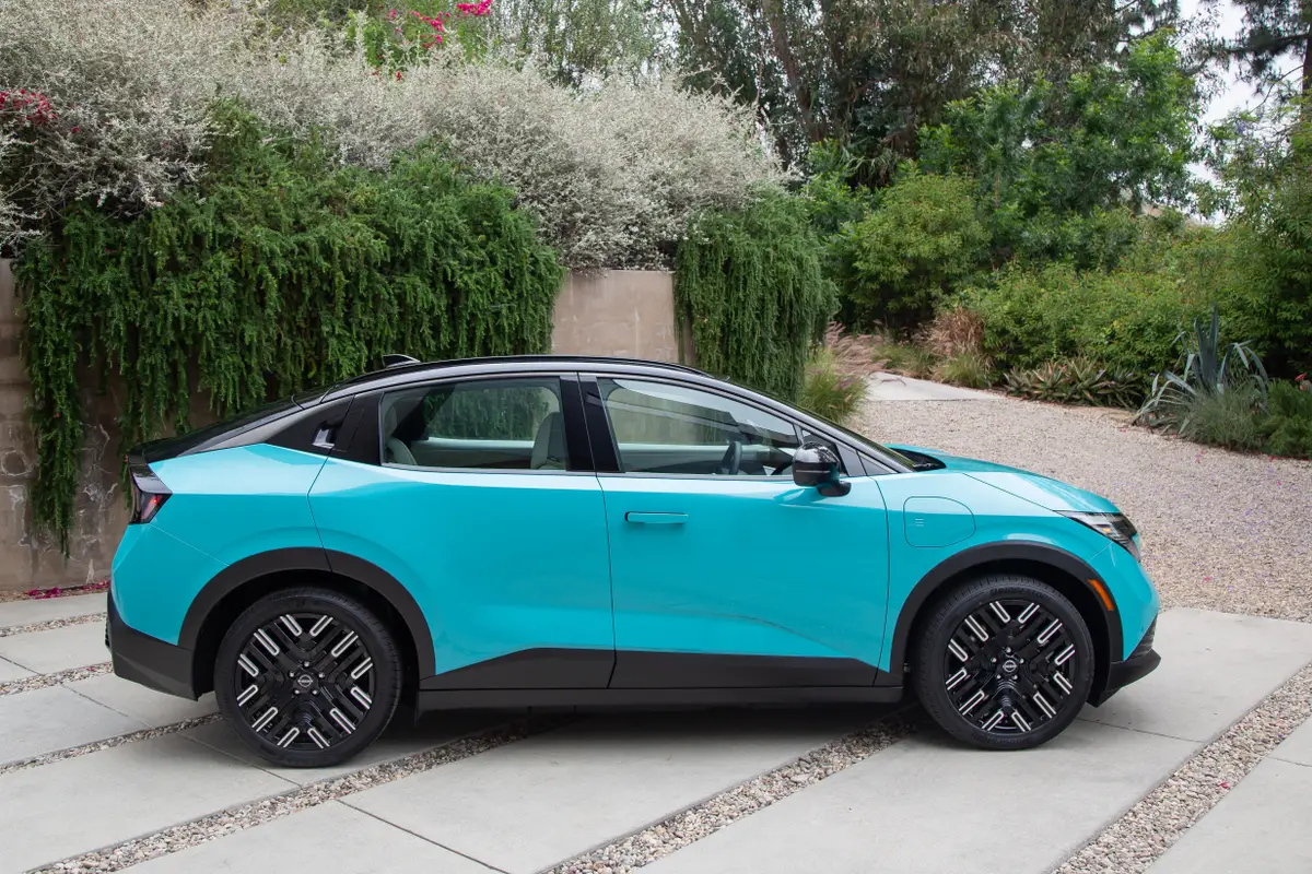nissan leaf 2026 37 exterior profile jpg