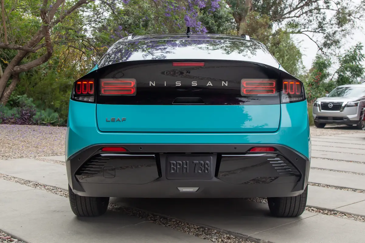nissan leaf 2026 40 exterior rear jpg