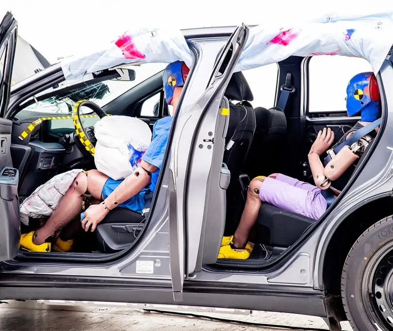 nissan-leaf-2026-exterior-iihs-01