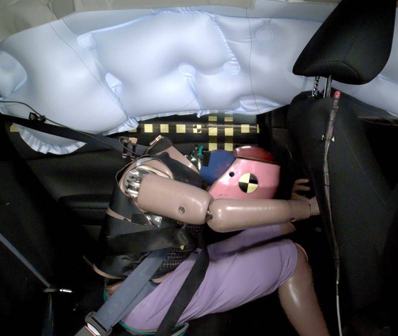 nissan leaf 2026 interior iihs 02 jpg