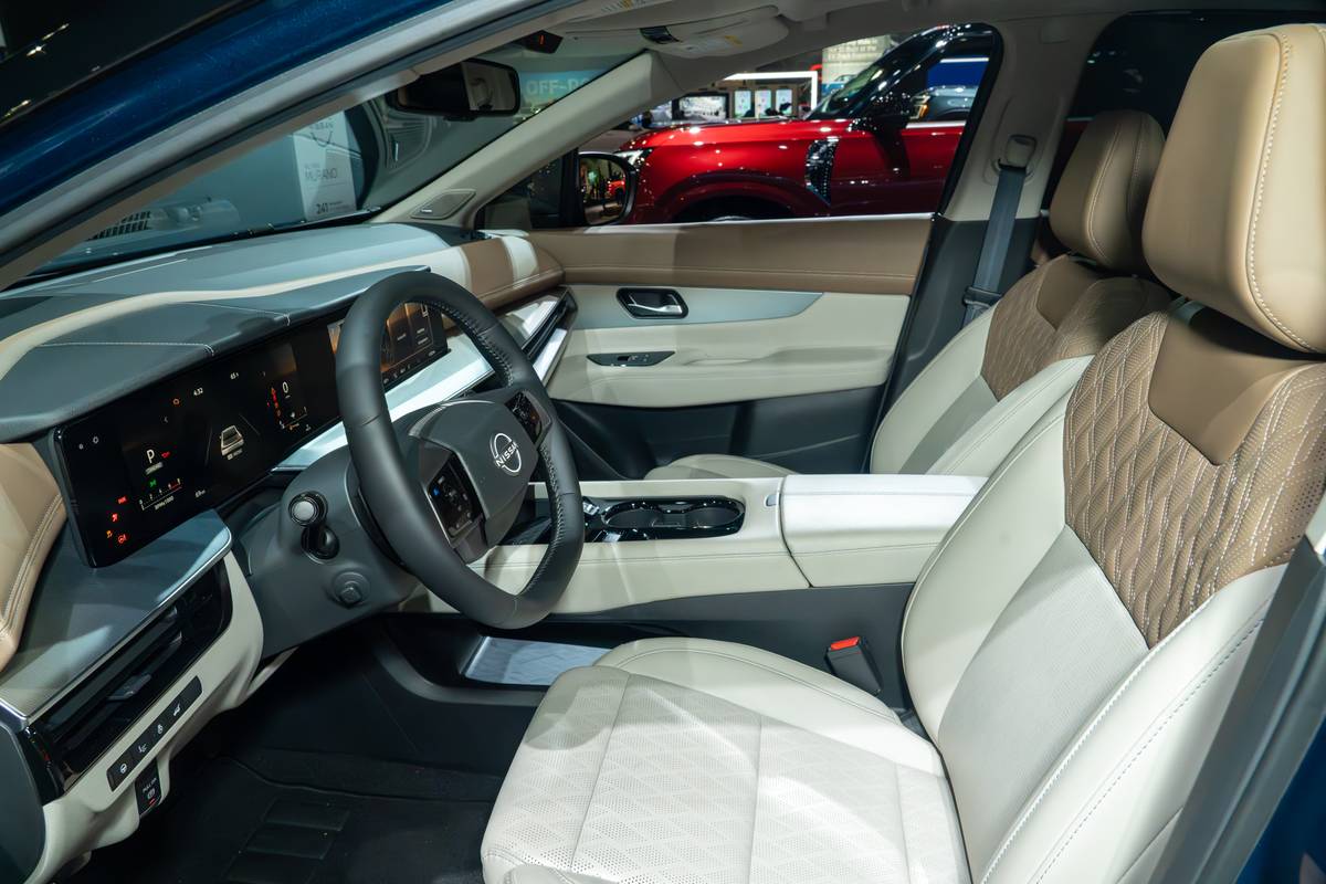 nissan murano 2025 10 interior front row jpg