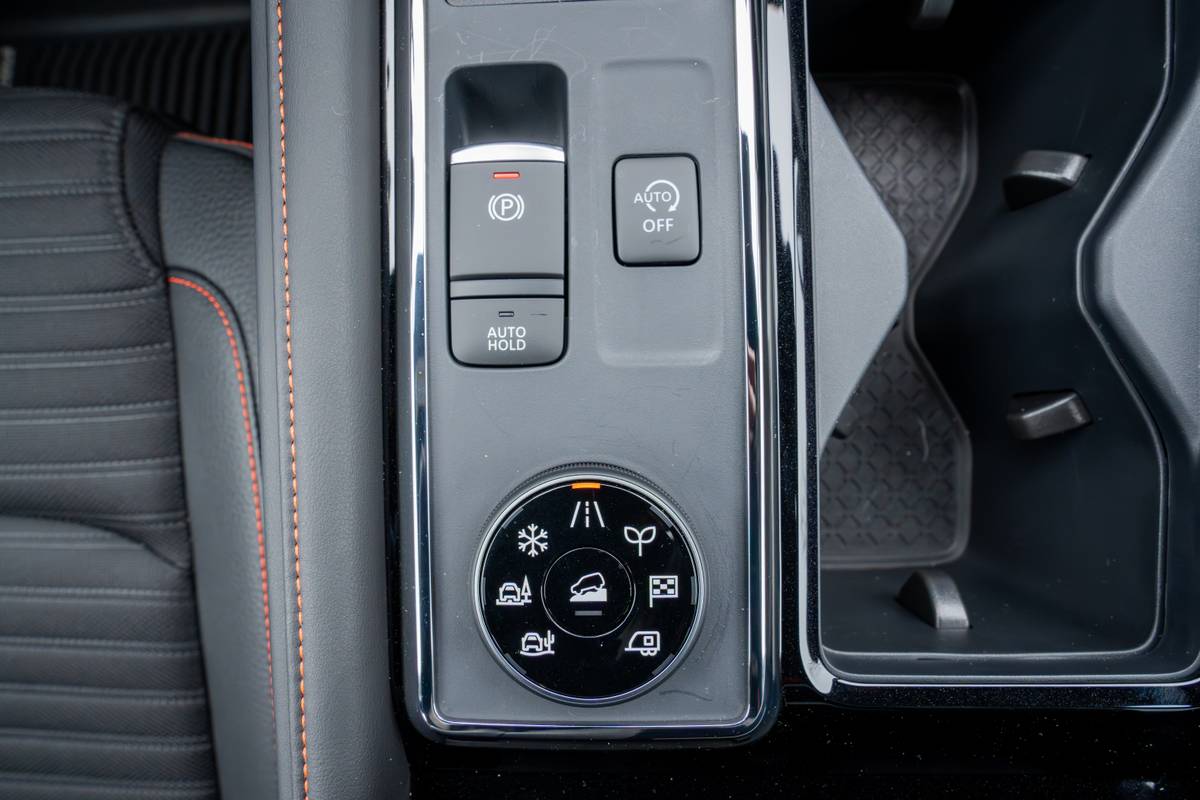 nissan pathfinder rock creek 2026 21 interior drive mode selector jpg