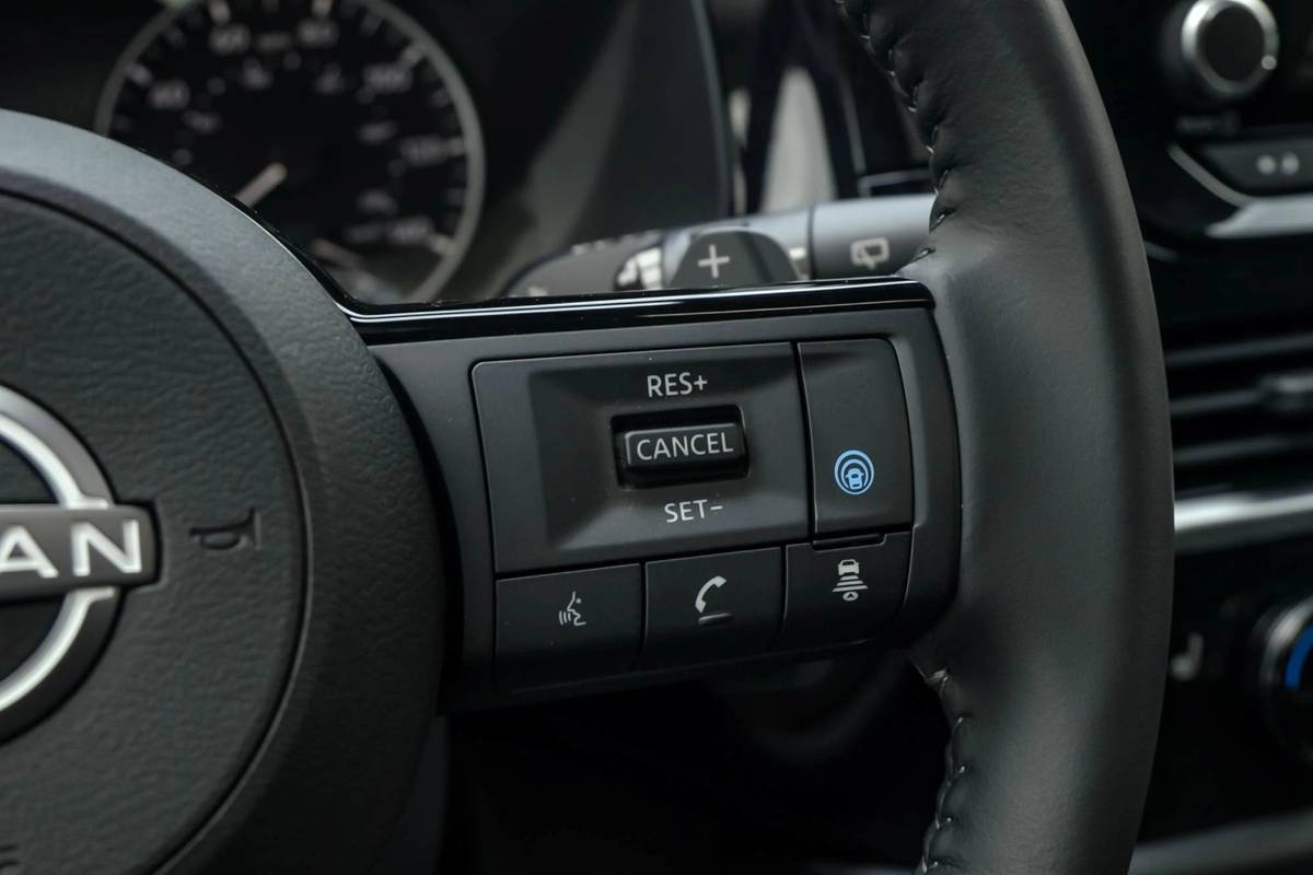 nissan pathfinder sv 2022  12 controls  front row  interior  steering wheel jpg