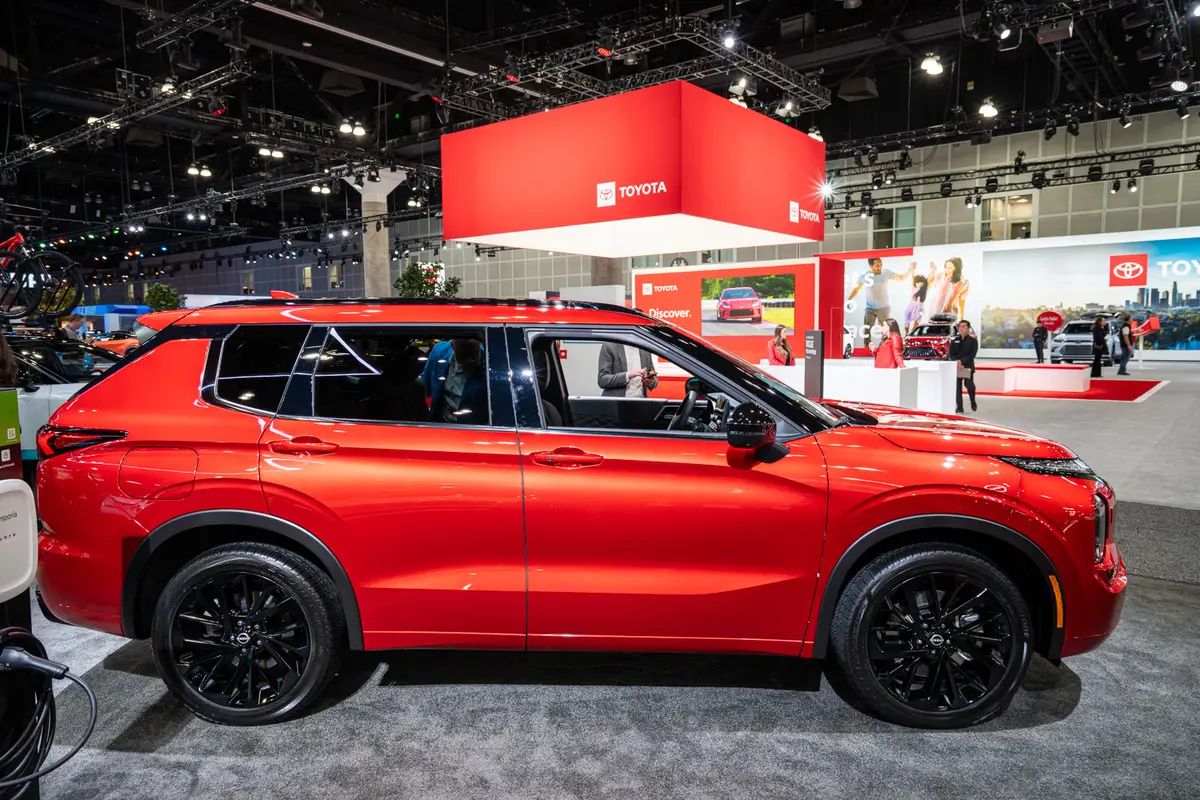 nissan rogue phev 2026 03 exterior profile jpg