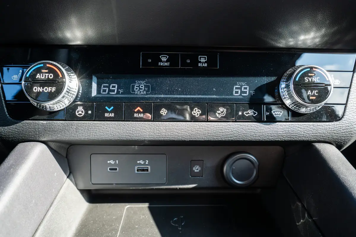 nissan rogue phev 2026 14 interior climate control scaled jpg