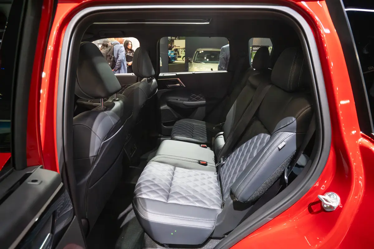 nissan rogue phev 2026 15 interior rear seat jpg