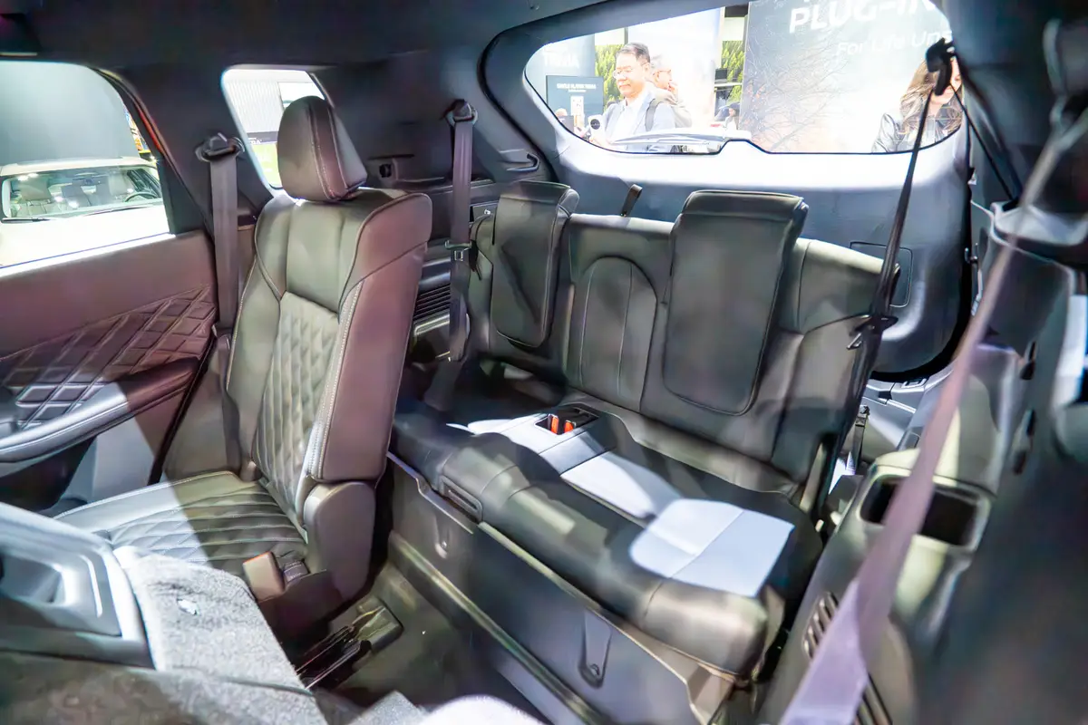 nissan rogue phev 2026 17 Interior third row seats jpg