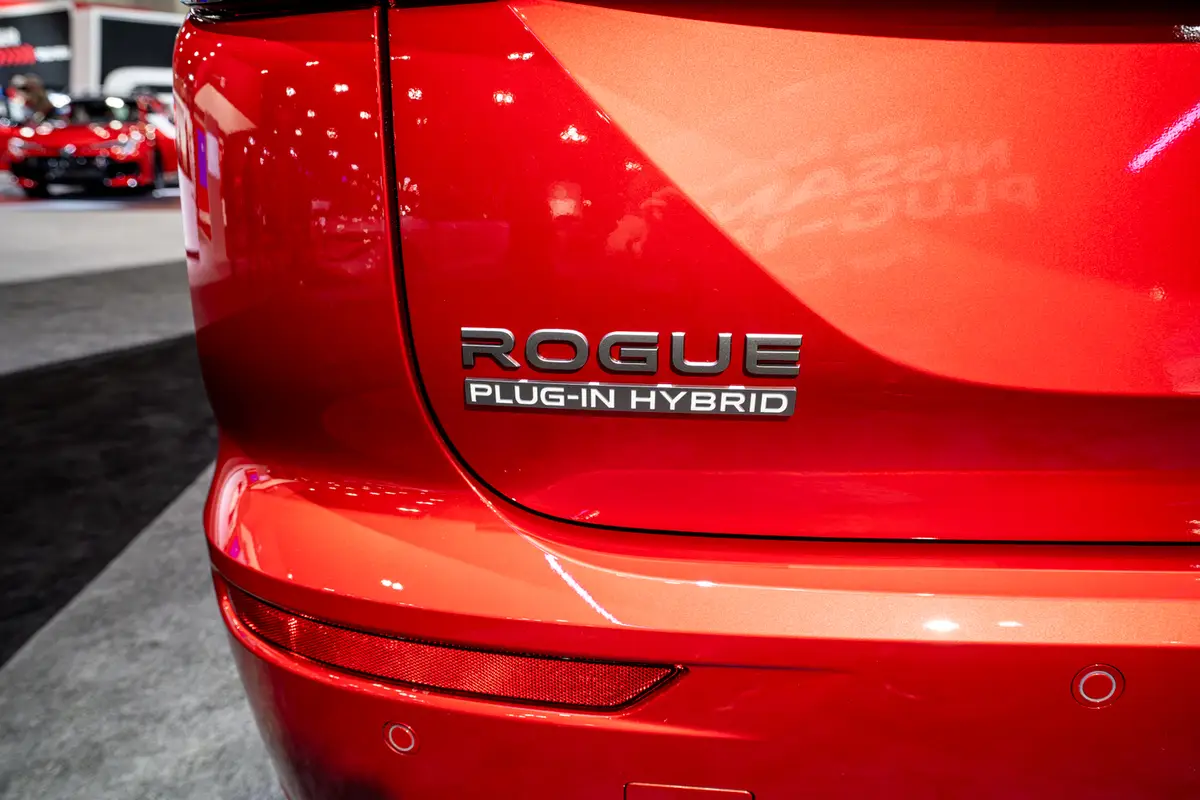 nissan rogue phev 2026 19 exterior rear badge jpg