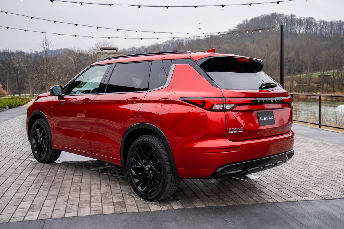 nissan rogue phev 2026 21 exterior rear angle jpg