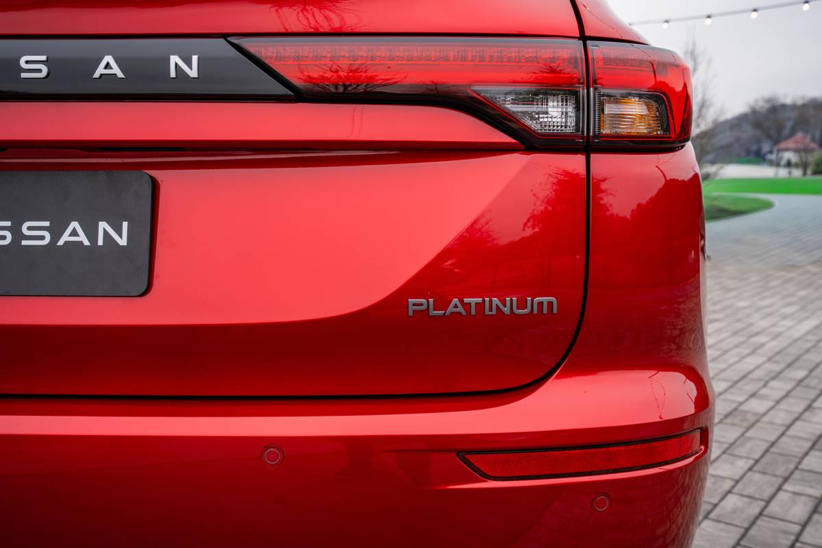 nissan rogue phev 2026 23 exterior rear badge jpg