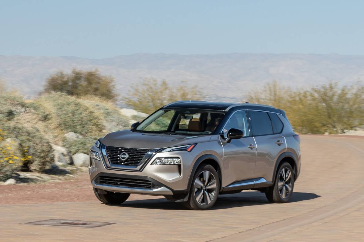 nissan-rogue-platinum-2023-02-exterior-dynamic-front-angle