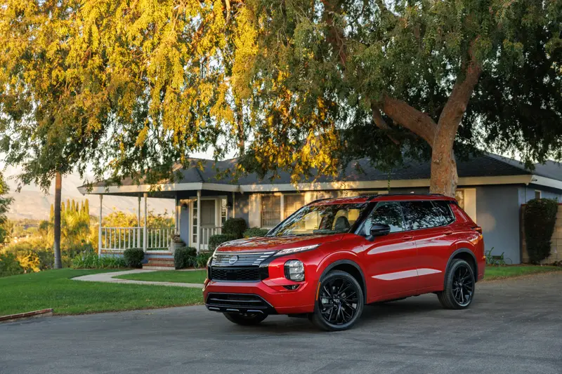 nissan-rogue-plug-In-hybrid-2026-01-exterior-front-angle-oem