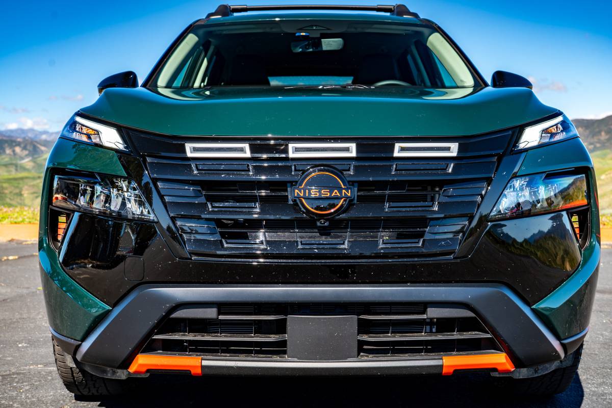 nissan rogue rock creek awd 2026 02 exterior front grille scaled jpg
