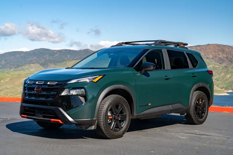 nissan-rogue-rock-creek-awd-2026-09-exterior-front_angle